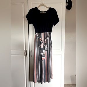 Short sleeve tie waist dress